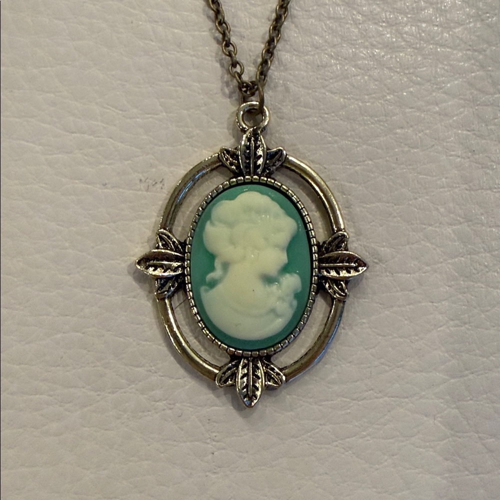 Victorian Cameo Necklace with Vintage appeal set in Gold Tone, Green and White